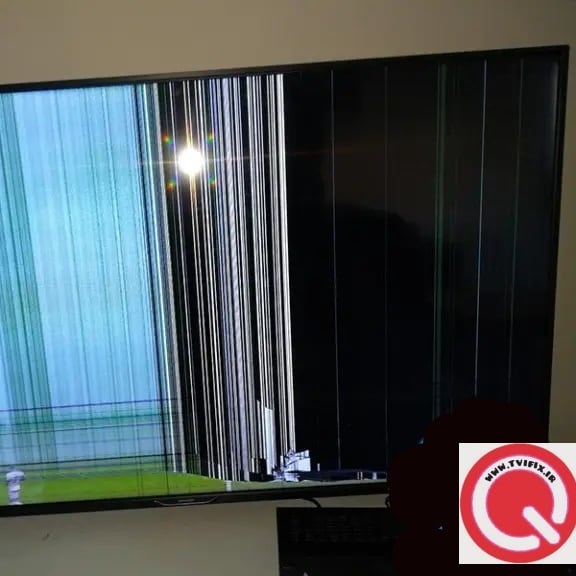 خطوط عمودی و افقی روی صفحه نمایش تلویزیون